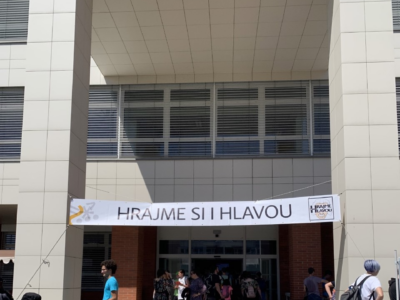 Hrajeme si (i) hlavou