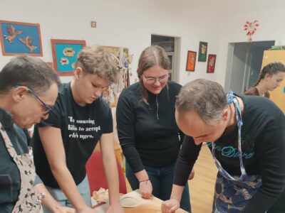 Keramická dílna s klienty z chráněného bydlení